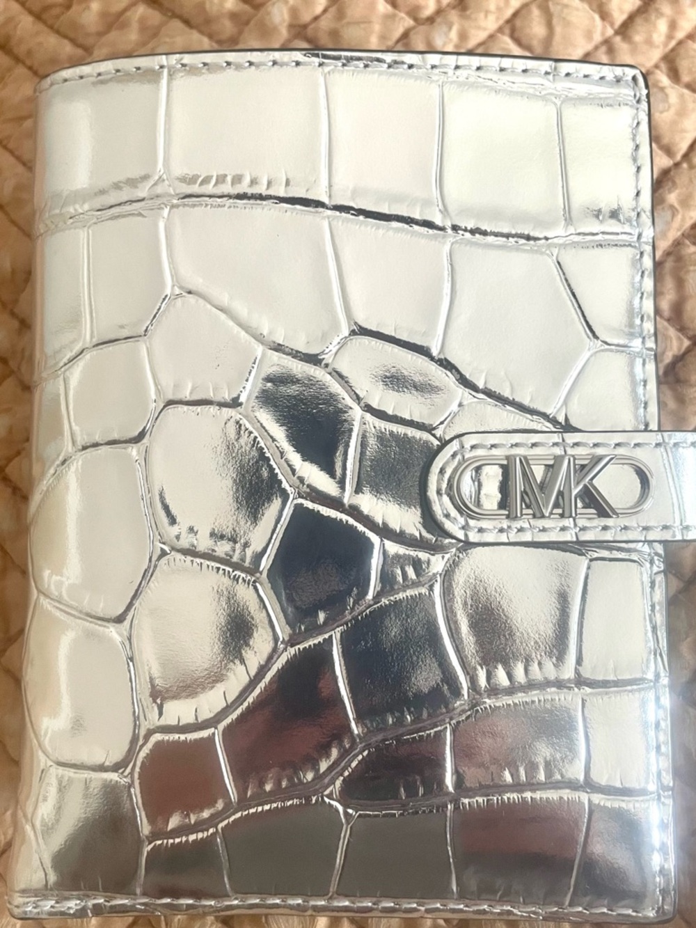 MICHAEL KORS METALLIC MK SIGNATURE FLAT BIFOLD WALLET/PASSPORT CASE HOLDER